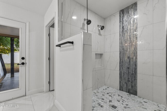 Building Photo - 3938 E Cheery Lynn Rd