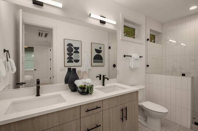 Building Photo - 2bd/3ba Kirkland Home