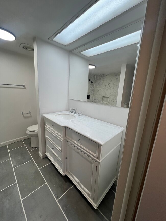 Building Photo - 7376 Countrybrook Dr