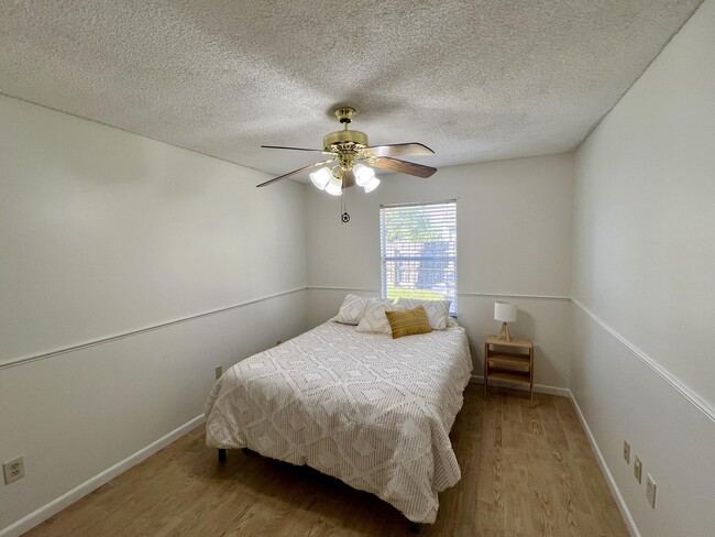 Building Photo - 7787 Ridgewood Dr