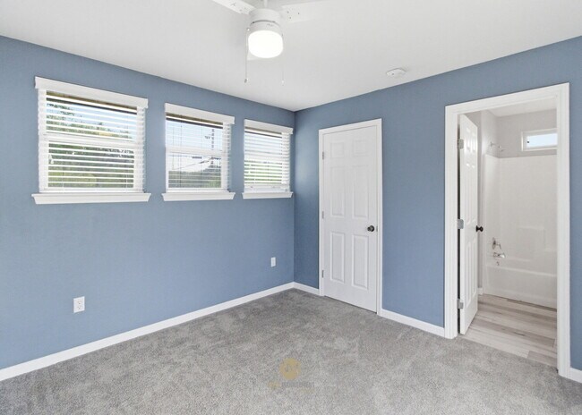 Building Photo - 3-bedroom, 2-bath home nestled in the Rolling Hills subdivision in Canyon Lake