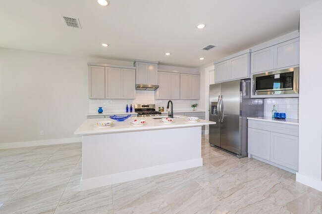 Building Photo - 1008 True Patriot Dr