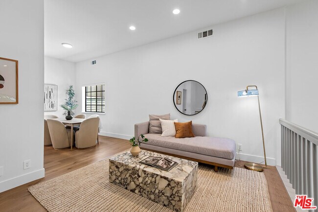 Building Photo - 3516 Vía Dolce