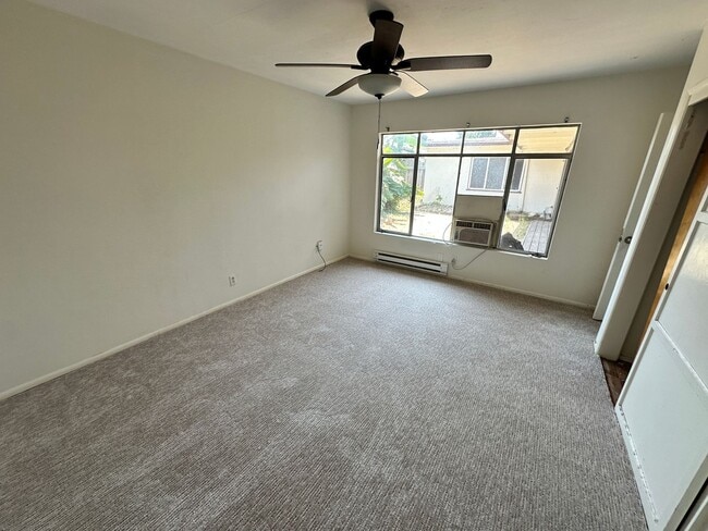 Building Photo - House Extremely Close to Campus!! Massive ...