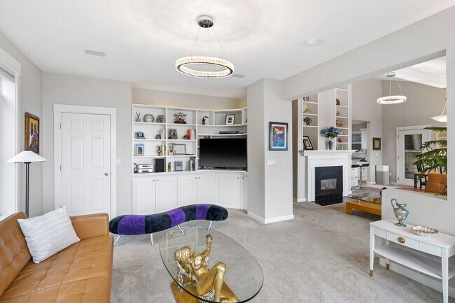 Building Photo - FURNISHED! Exquisite 3-Bedroom Furnished H...
