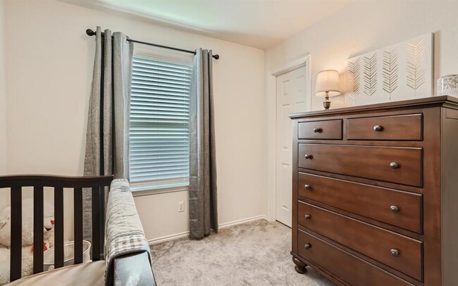 Building Photo - 301 La Dera Dr