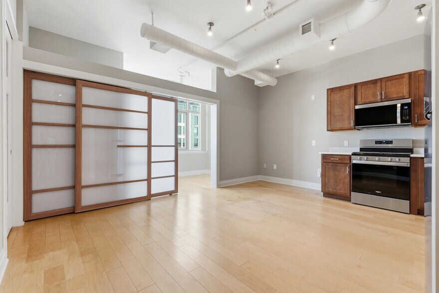 Building Photo - 811 4th St NW
