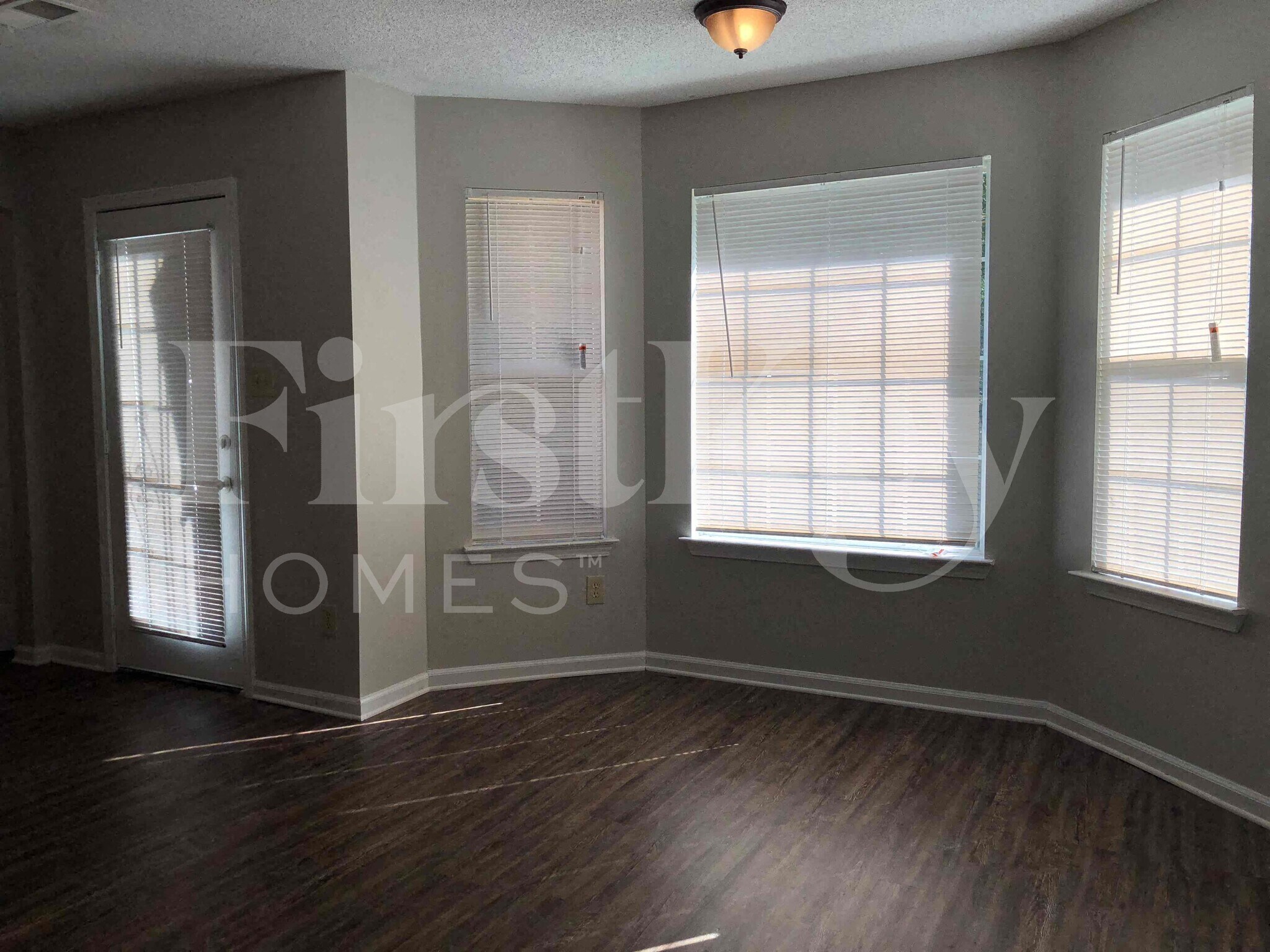 Building Photo - 3770 Richbrook Dr