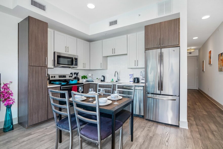 Building Photo - 1811 Southgate Blvd