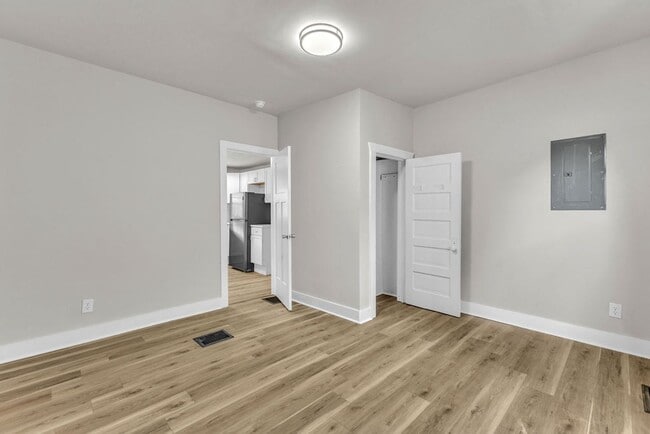 Building Photo - Bright & Updated 3-Bedroom Home Near Local Schools