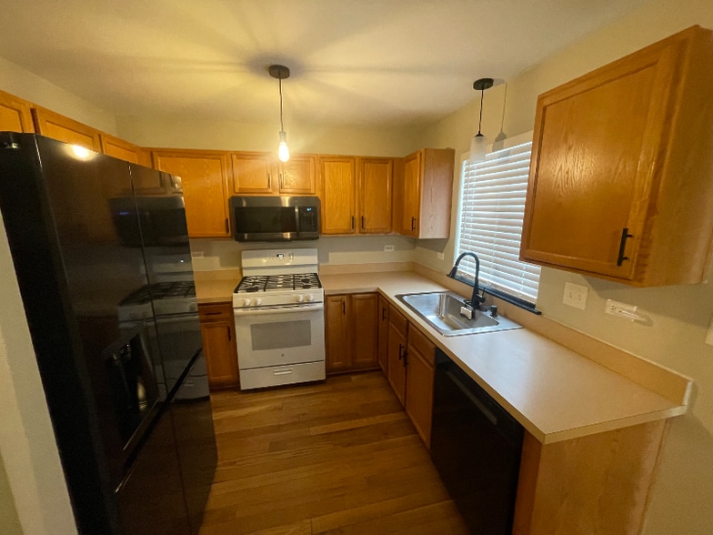 Building Photo - 3510 Meadow Lily Dr