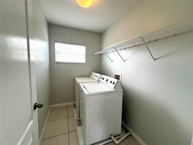 Building Photo - 10631 Shady Preserve Dr