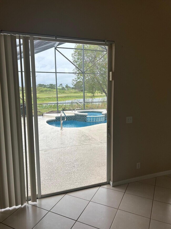 Building Photo - 987 NW Mossy Oak Way