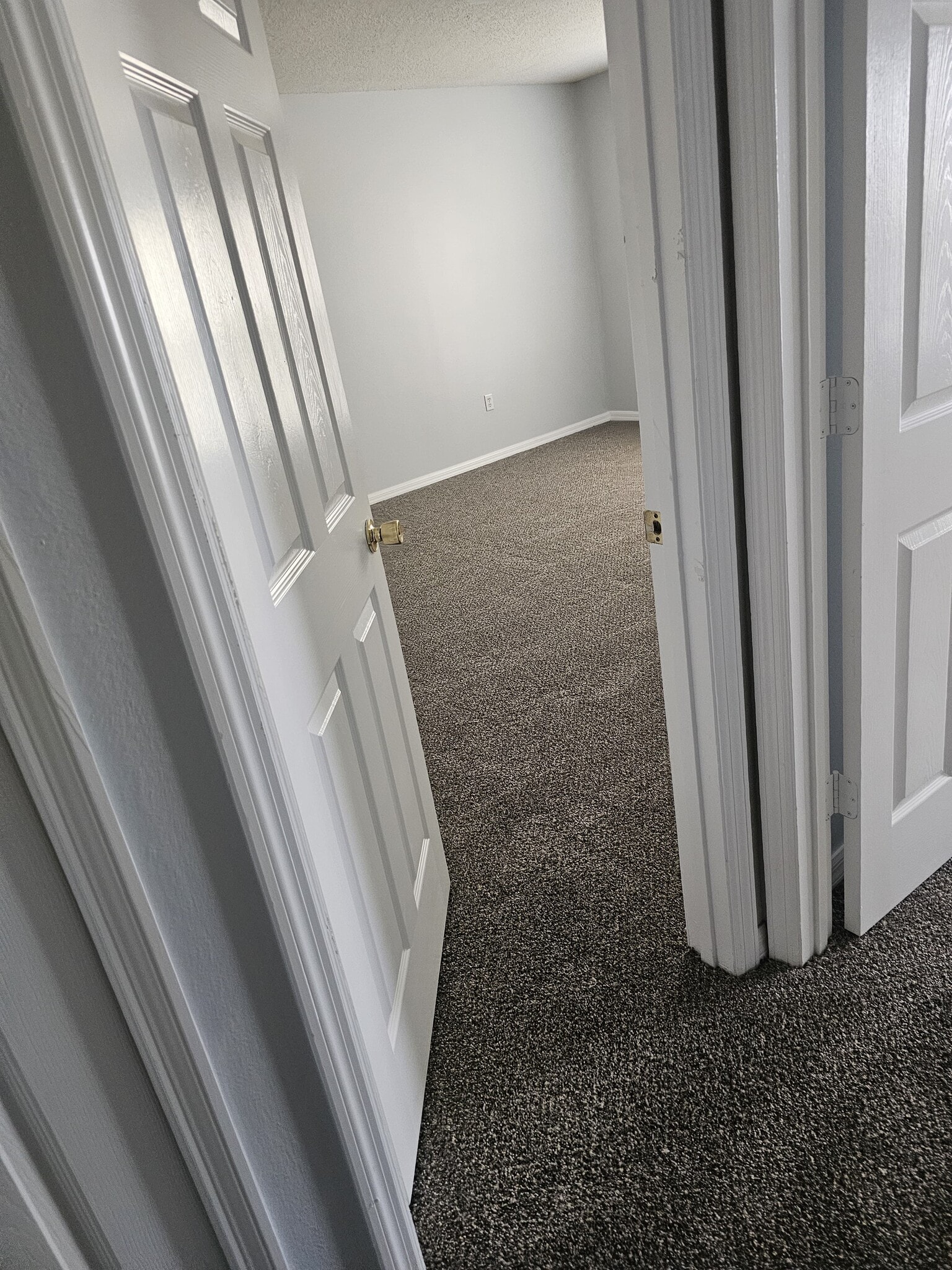 Building Photo - 302 Aylesbury Ct