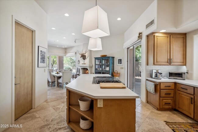 Building Photo - 7466 E High Point Dr