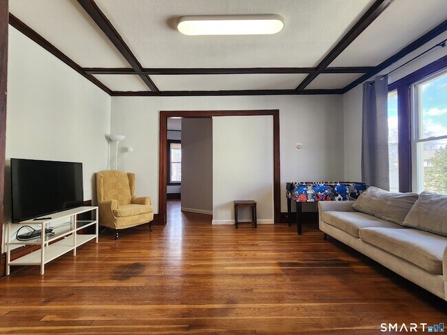 Building Photo - 458 Hillside Ave