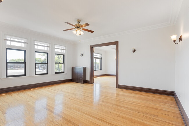 Building Photo - 2352 N Spaulding Ave