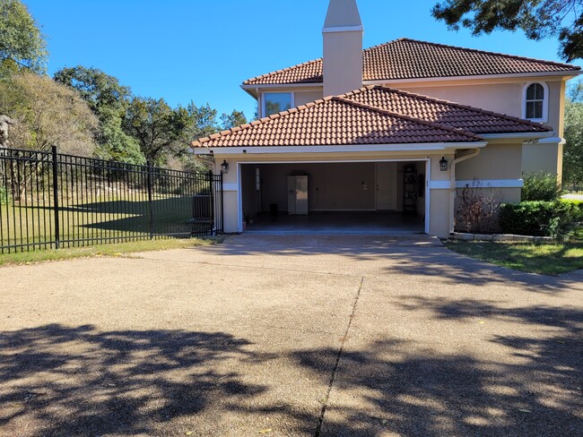 Building Photo - 8504 Young Ln