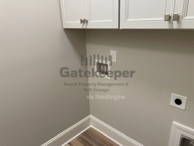 Building Photo - 411 Silverbell Ct