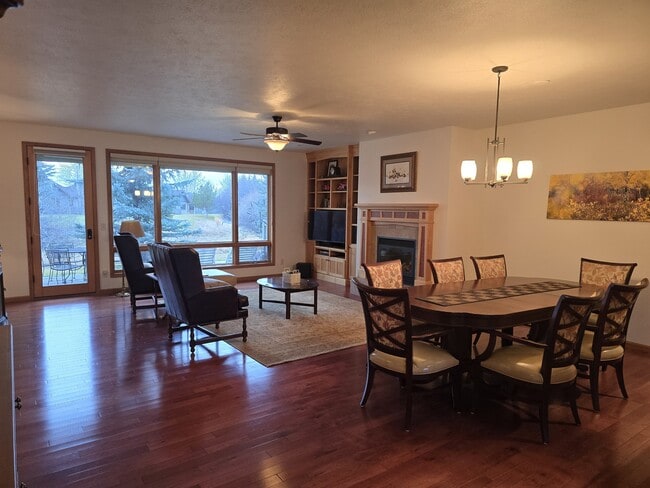 Building Photo - 3300 Graf St