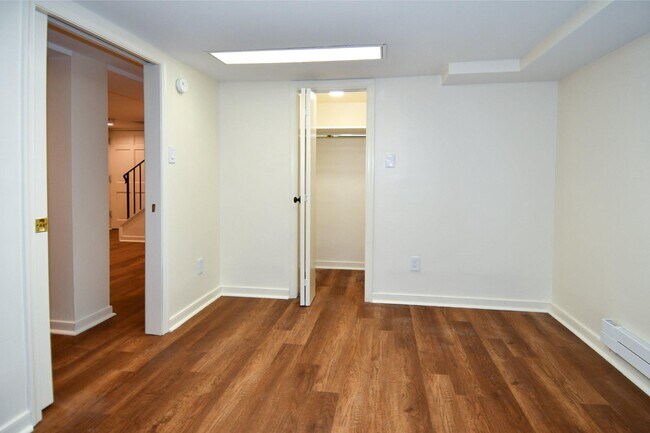 Building Photo - 2608 Fordham Rd