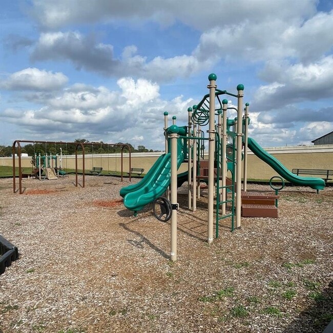 Building Photo - 501 Coconut Palm Way