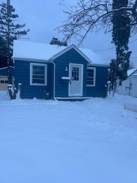 Building Photo - 1545 7th St