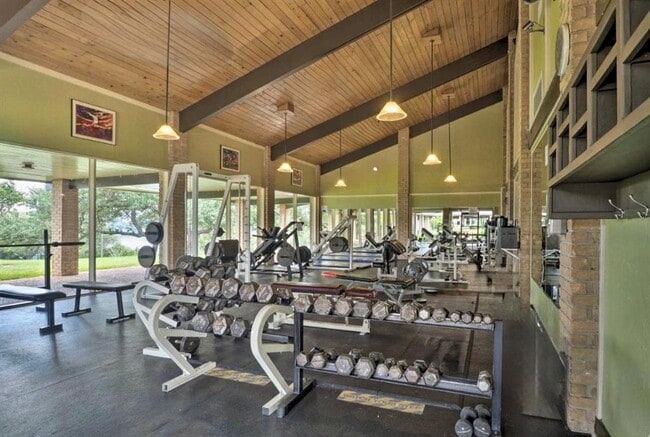 Building Photo - 18231 Lakepoint Cove