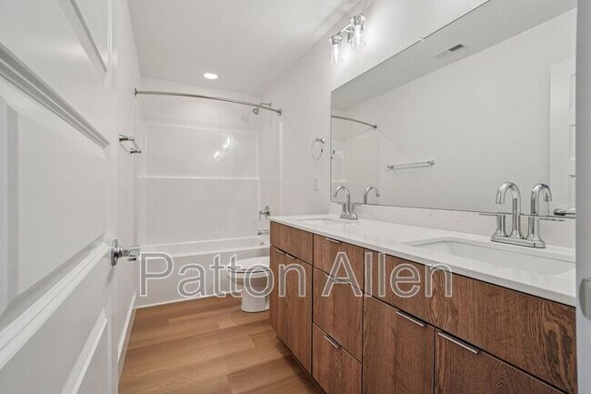 Building Photo - 7 Bolton St