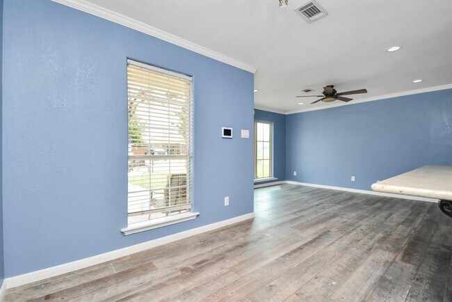 Building Photo - 1404 Briarwood Dr
