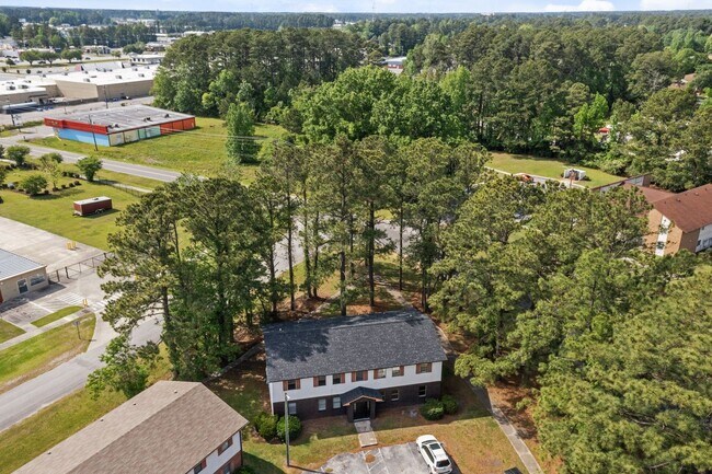 Building Photo - Ravenwood Apartments!!