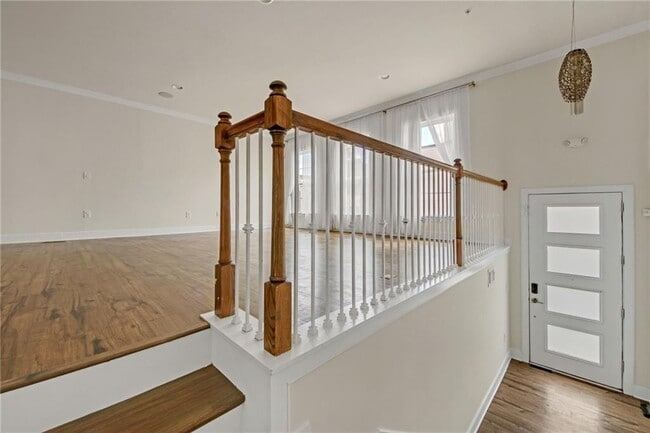 Building Photo - 860 Stonehill Ln