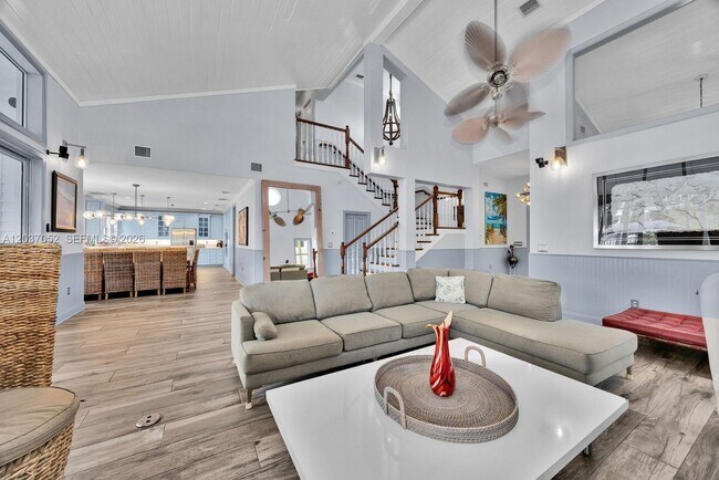Building Photo - 1074 NE Little River Dr