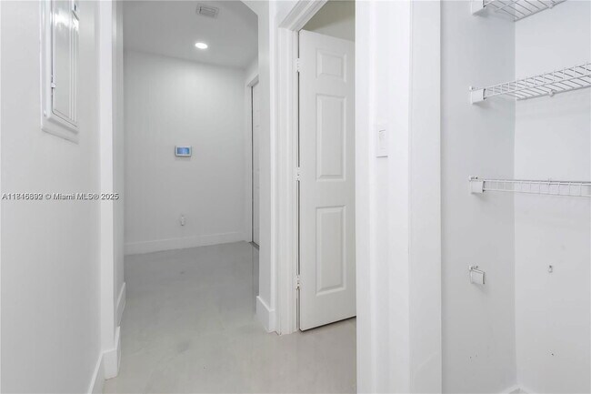 Building Photo - 939 NE 42nd Ter