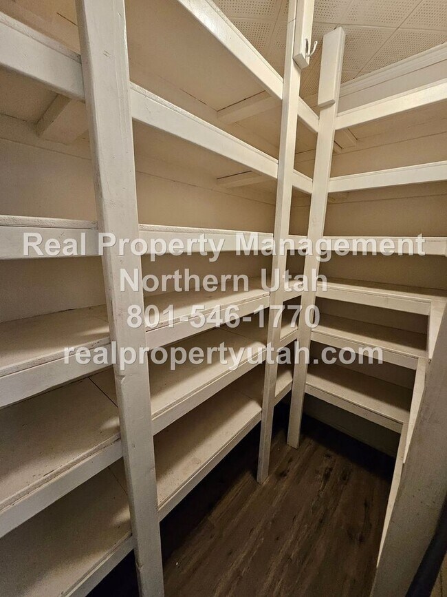 Building Photo - 3 Bedroom 1 Bath Home Now Available in Ogden