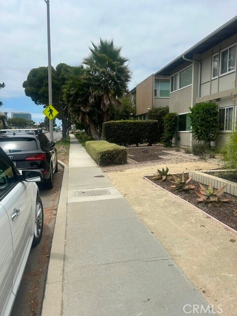 Building Photo - 1728 Westcliff Dr