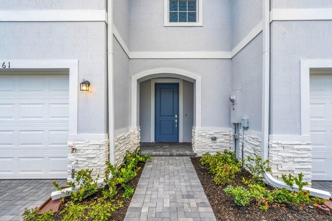 Building Photo - Lakeshore at the Fountains