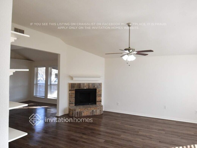 Building Photo - 8100 Rambler Rose St