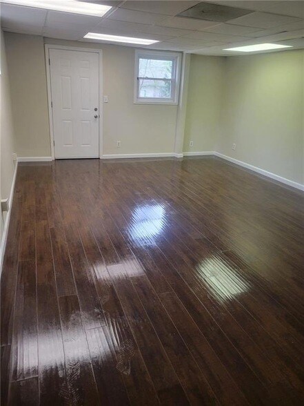 Building Photo - 3370 Westbrook Rd