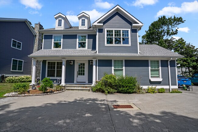 Building Photo - 328 Brewster St