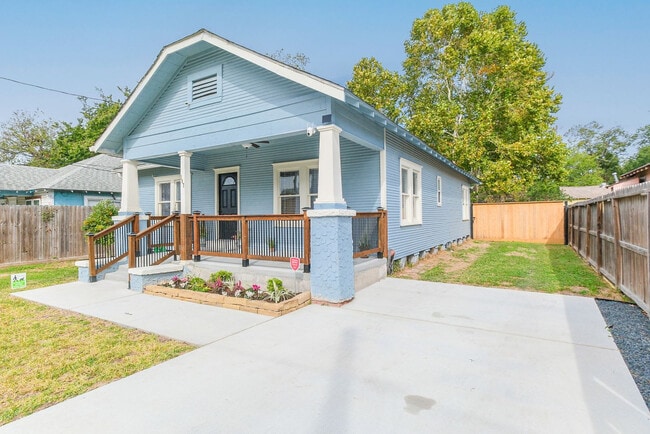 Building Photo - 207 Lindale St
