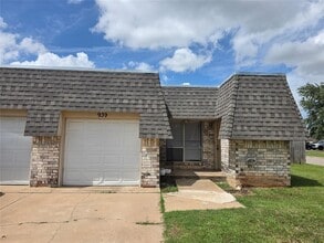 Building Photo - 939 SW 98th St