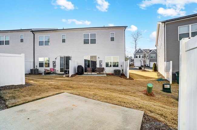 Building Photo - Move-in Ready Modern Townhome!!