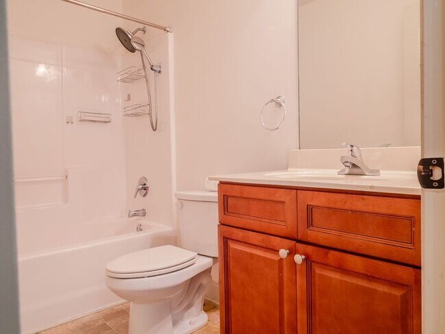 Building Photo - 512 Watercourse Way