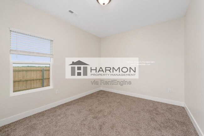 Building Photo - 2112 N Reece St