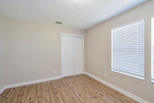 Building Photo - 803 Hillary Ct