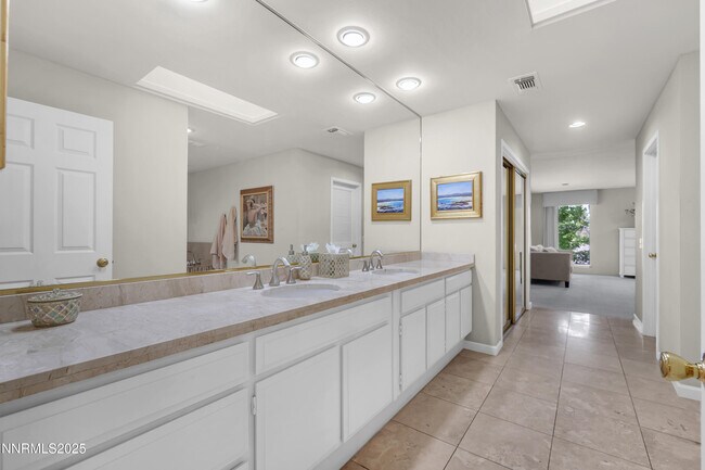 Building Photo - 4953 Lakeridge Terrace W