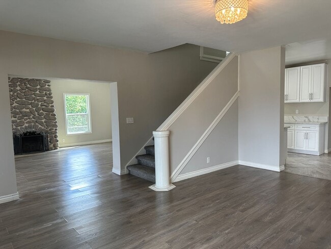 Building Photo - Newly Renovated-Victorian Style home San B...