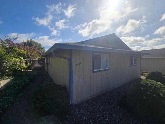 Building Photo - Price reduced! Pet-friendly and updated 3BR/1BA Eureka home