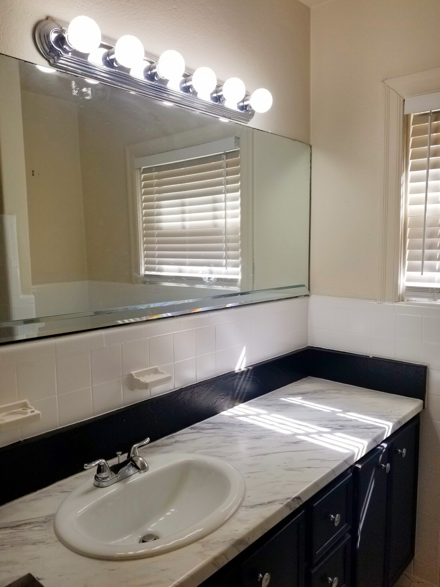 Bathroom - 1806 Banks St